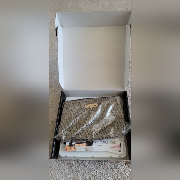 Perfexion Studio Hi-Def Complexion Collection - Picture 5 of 7